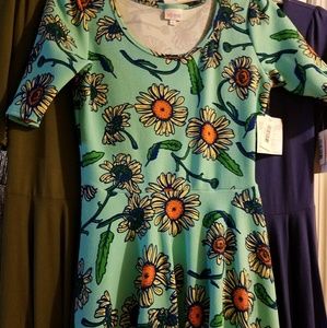 nwt lularoe Nicole stretchy large sunflowers